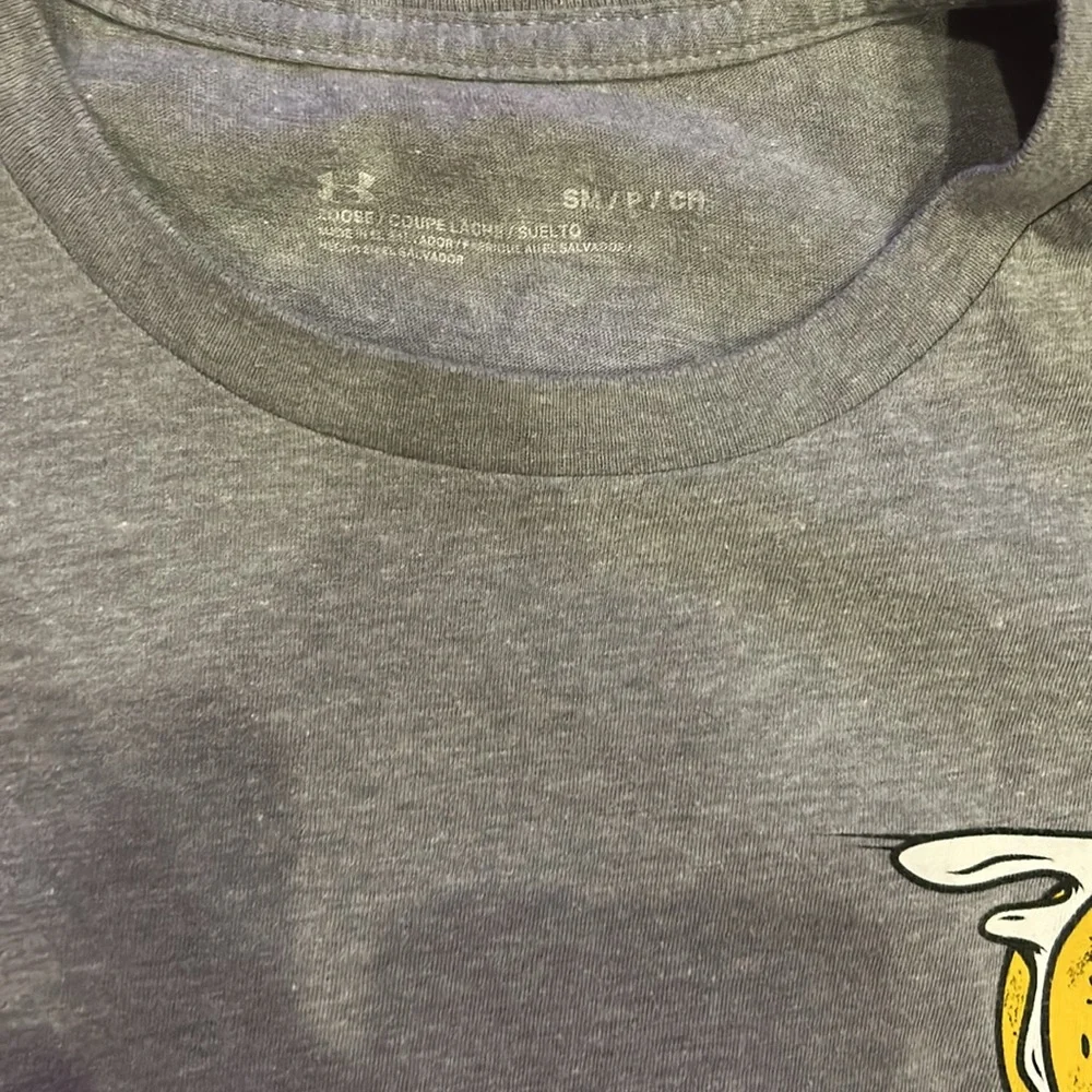 UA graphic tee size S - Picture 2 of 3
